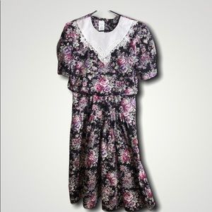 Cottagecore Flowered Black Dress 80’s Size 16